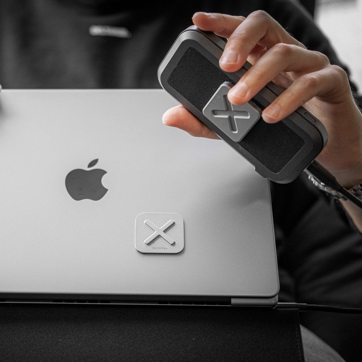 DeltaHub HoldX - Magnetic Mount - Ante ShopDeltahubLaptop accessories3830076060229DH-HX-BLK-D