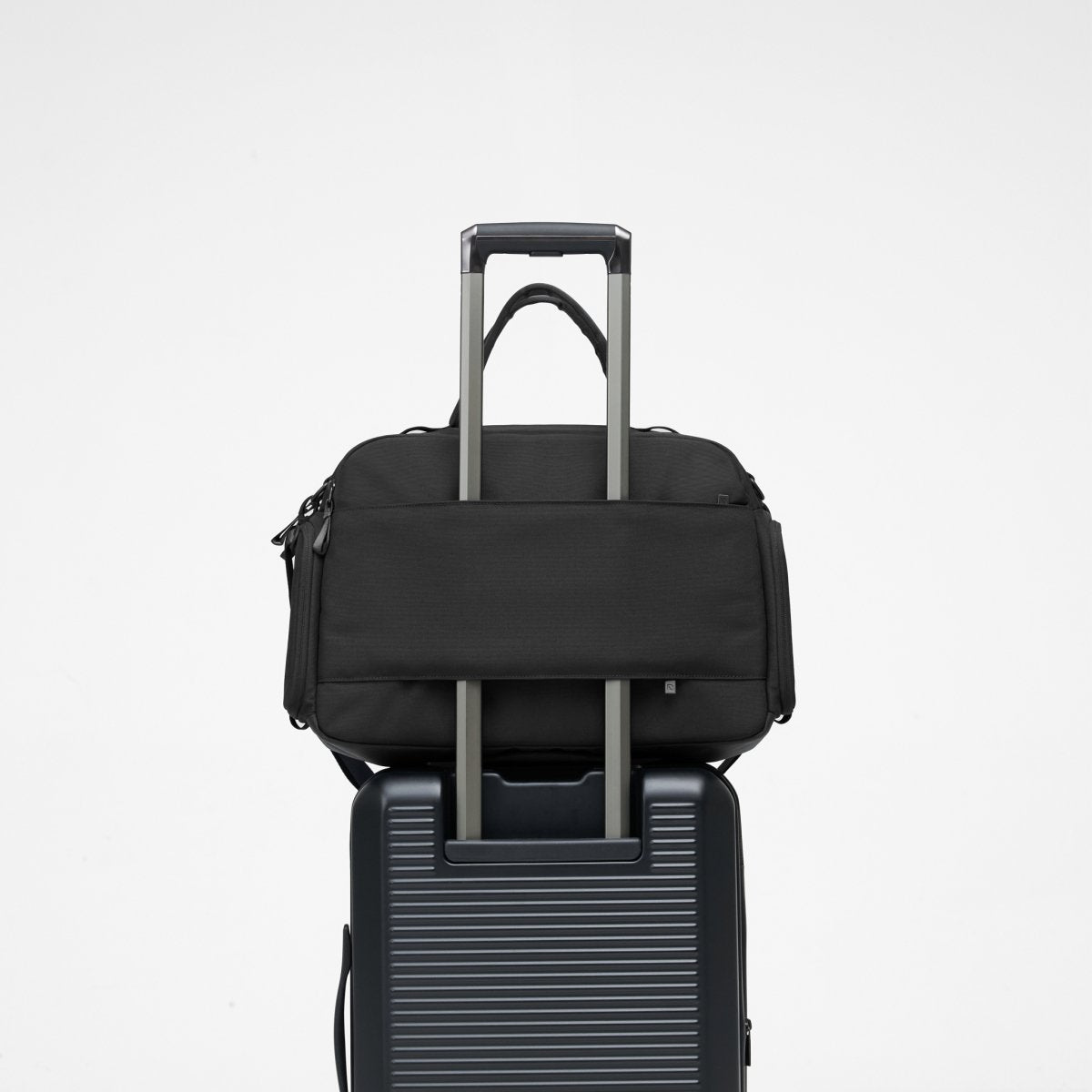Incase A.R.C. Duffel With ReSpun 100% Recycled Polyester - Ante ShopIncaseBag650450269986INCO - 100686 - BLK