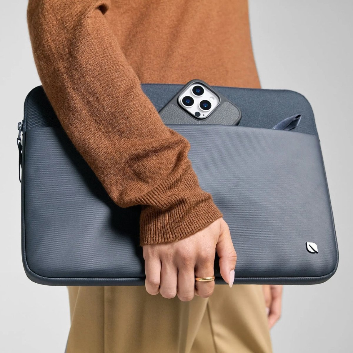 Incase A.R.C. Sleeve for With ReSpun 100% Recycled Polyester for 16 - inch Laptop - Ante ShopIncaseLaptop Sleeve650450269832INCO - 400718 - NVY