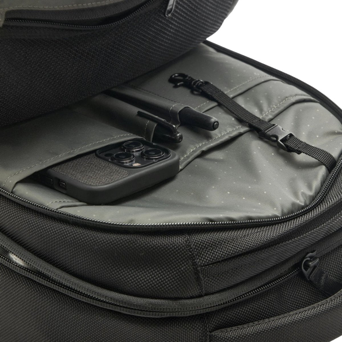 Incase Tracks Backpack with Cordura® 18L - Ante ShopIncaseBag650450264356INCO - 100751 - BLK