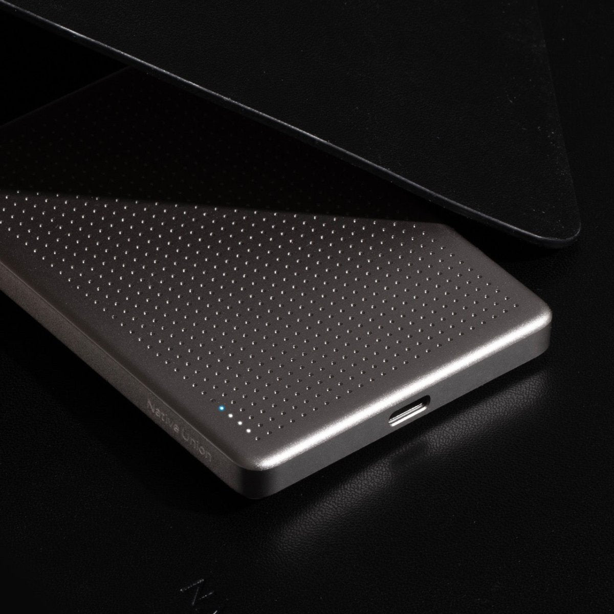 Native Union Active Power Bank | Magnetic - Ante ShopNative UnionPowerbank846654085501ACTPB - 5KMS - BLK