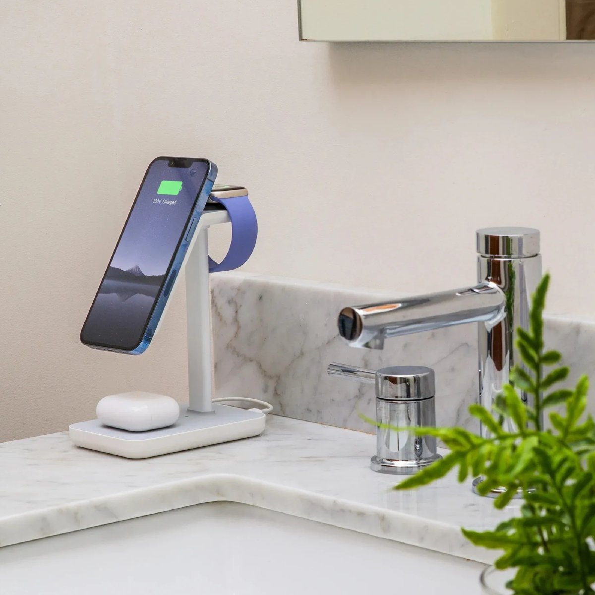 Twelve South HiRise 3 | 3 - in - 1 Magnetic Charging Station for iPhone, AirPods and Apple Watch + 5 ft USB - C Cable (black) - Ante ShopTwelve SouthCharging Stand81137002412712 - 2146